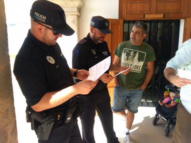 Agents recullen el diploma acreditatiu dels curs de reanimació cardio pulmonar