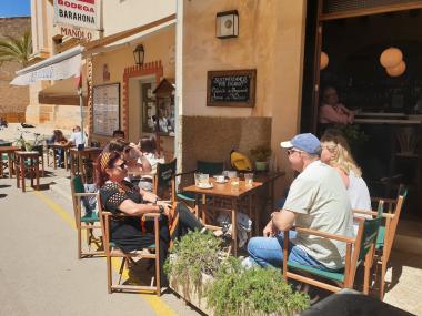 L'Ajuntament de Ses Salines rebaixa el preu d'ocupació de via pública al sector comercial del municipi
