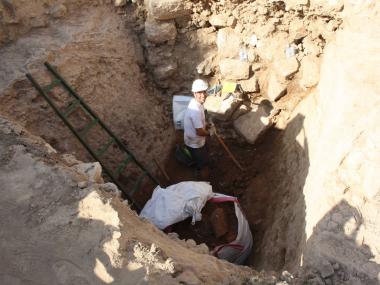 Procés d'excavació del fossat del fort militar