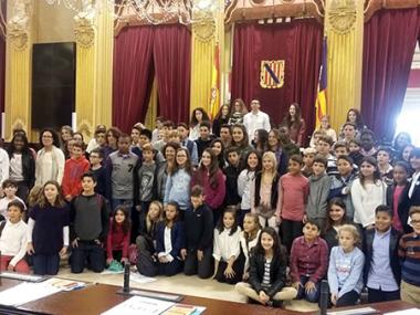 Visita escolars de ses Salines i Colònia de Sant Jordi al Parlament dins del programa 'Aliats' d'Unicef