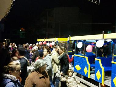 Visita Pare Noel i volta en tren de Nadal a la Colònia	