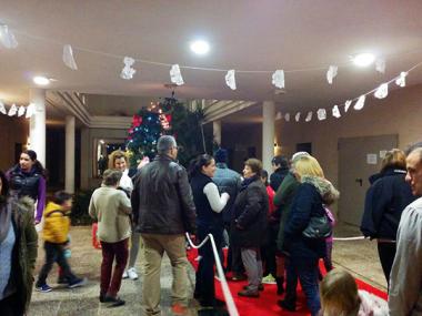 Visita Pare Noel i volta en tren de Nadal a la Colònia	