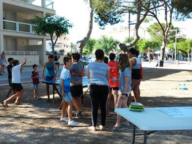 Fotos del Correfoc de la víspera de Santa Joan, la festa en el día de la festivitat i del Torneig de ping pong celebrat a la Colònia