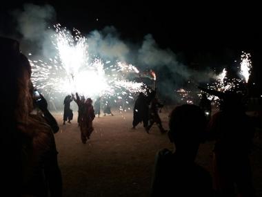 Fotos del Correfoc de la víspera de Santa Joan, la festa en el día de la festivitat i del Torneig de ping pong celebrat a la Colònia