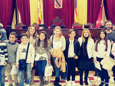 Visita escolars saliners i coloniers al Parlament	