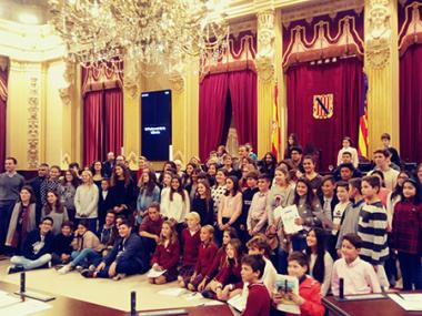 Visita escolars saliners i coloniers al Parlament	