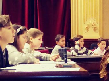 Visita escolars saliners i coloniers al Parlament	