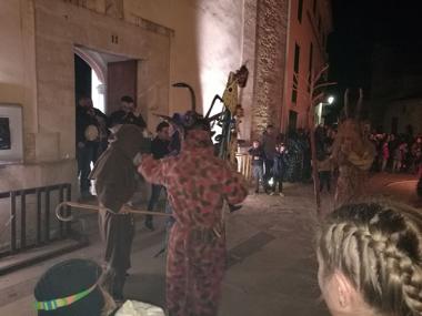 Els dimonis van fer de les seves tota la nit ?? fins que Sant Antoni els tornà enviar a l'infern!!! ?