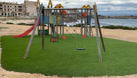 parc infantil a Cala Galiota
