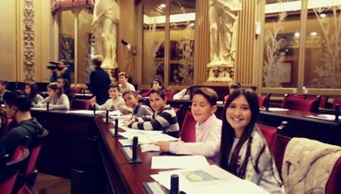 Visita escolars saliners i coloniers al Parlament	
