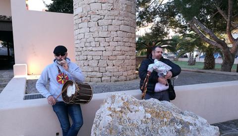 Avui horabaixa ha tocat el torn als animalets de la Colònia de Sant Jordi..., les tradicionals beneïdes, sempre amb olor a mar...? 